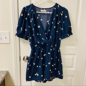 Urban Outfitters (UO) Navy Floral Surplice Smocked-Sleeve Romper Size S NWOT